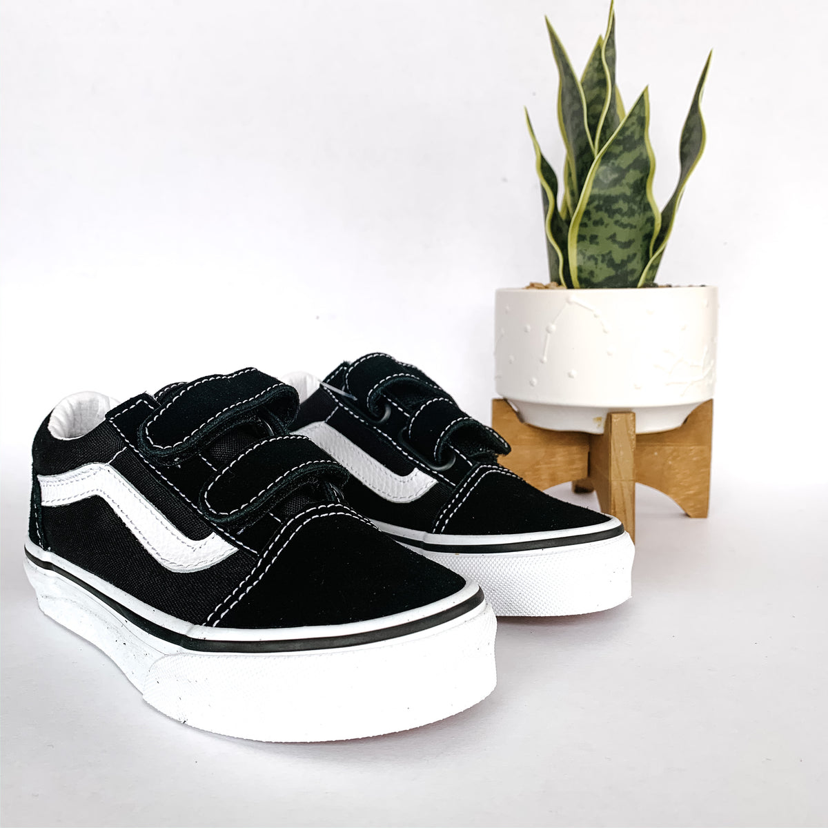 Vans Youth Old Skool Velcro Black/ True White – Moorestock Mini